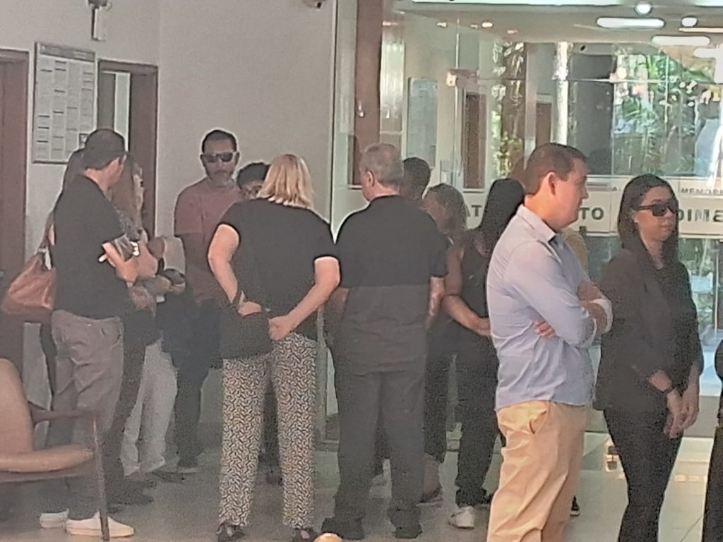 Velório de Deborah Vilas Boas da Silva, de 27 anos, deixa uma filha de sete meses. 