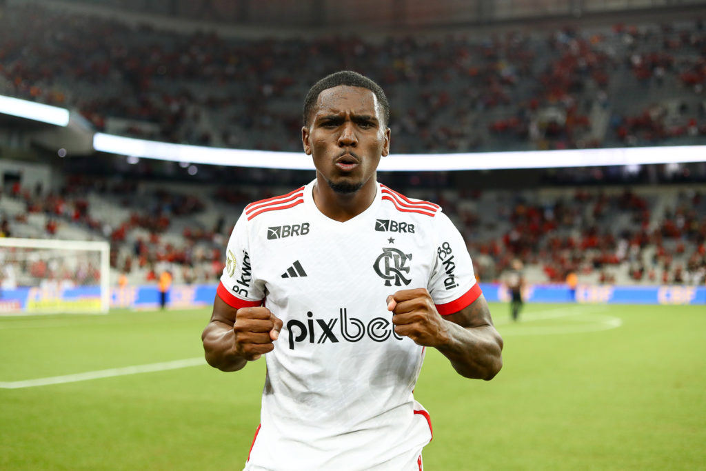 Gigante italiano deseja Evertton Araújo, mas Flamengo exige valor milionário para negociar volante