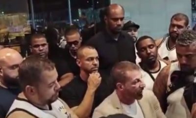 Pedrinho e torcedores do Vasco na porta de hotel (Foto: Reprodução/Instagram)