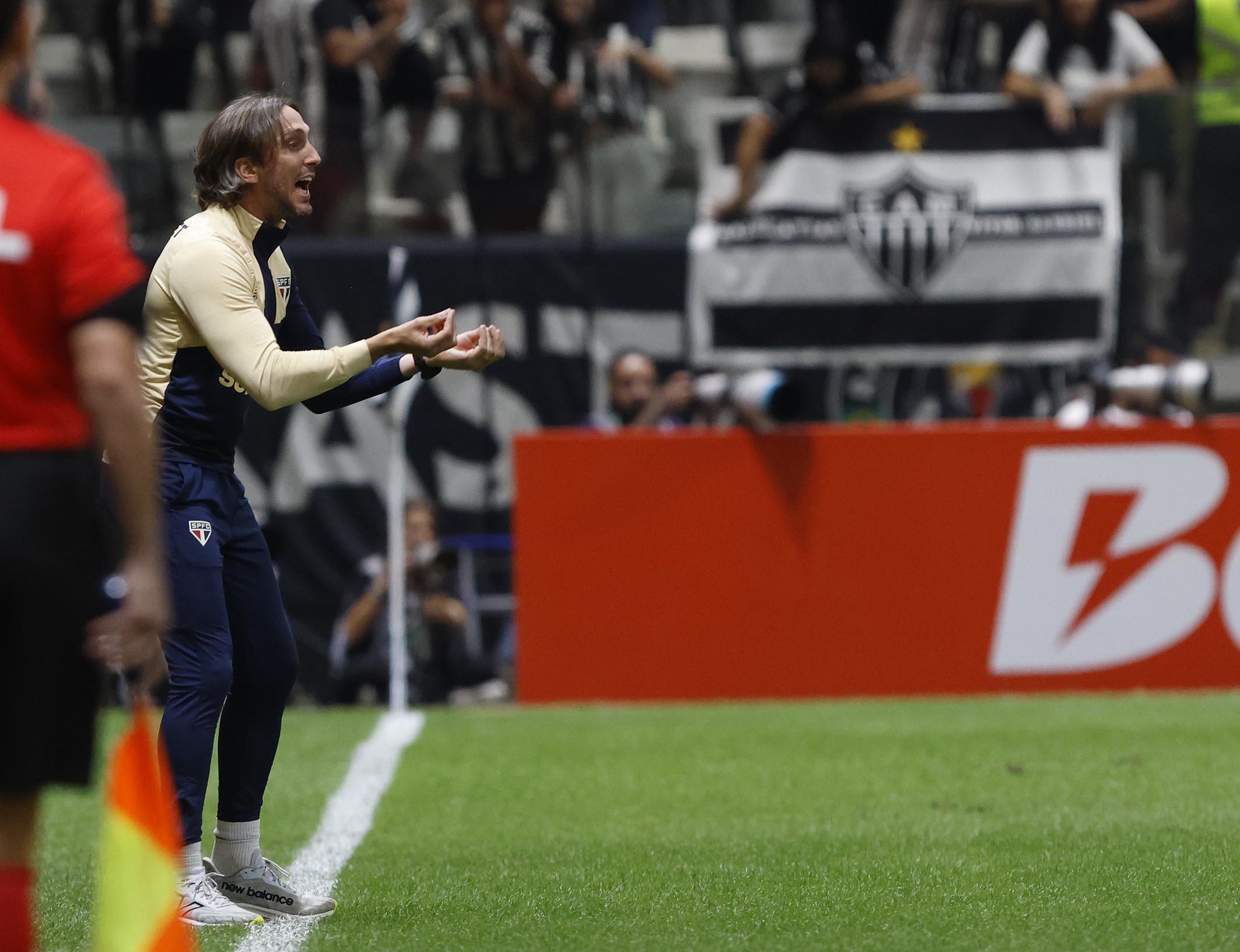 Luis Zubeldía. Atlético-MG x São Paulo (Foto: Rubens Chiri/SPFC)