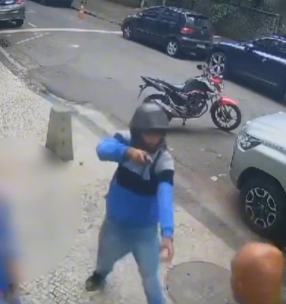 Assalto à mão armada no Leblon gera pânico e viraliza na internet