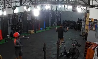 Bandidos assaltam box e forçam aluno de crossfit a fazer burpee no Rio