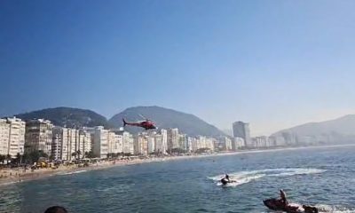 Bombeiros simulam salvamento em Copacabana