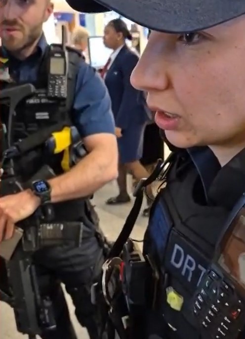 Brasileira é presa por engano em Londres