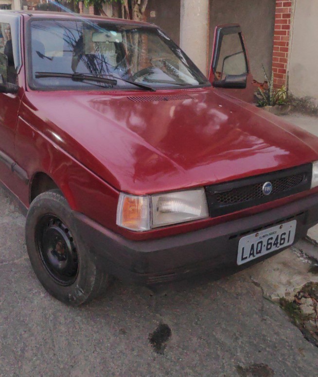 Carro utilizado em assalto a petshop na Baixada