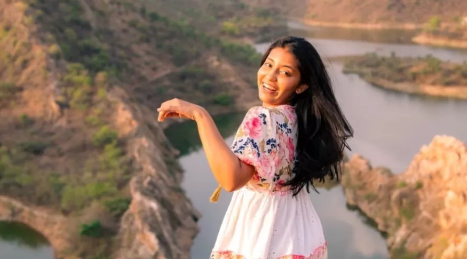 Influenciadora de 27 anos morre durante gravação após cair de desfiladeiro