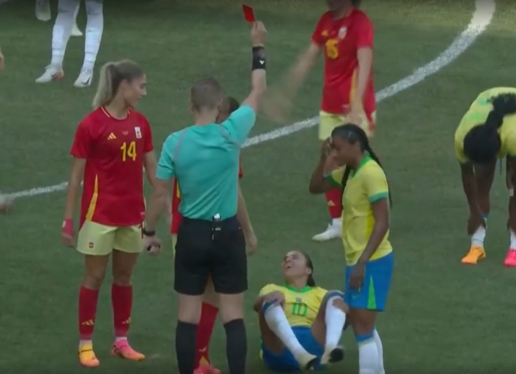 Marta é expulsa em jogo contra a Espanha pela Olimpíada de Paris 2024.