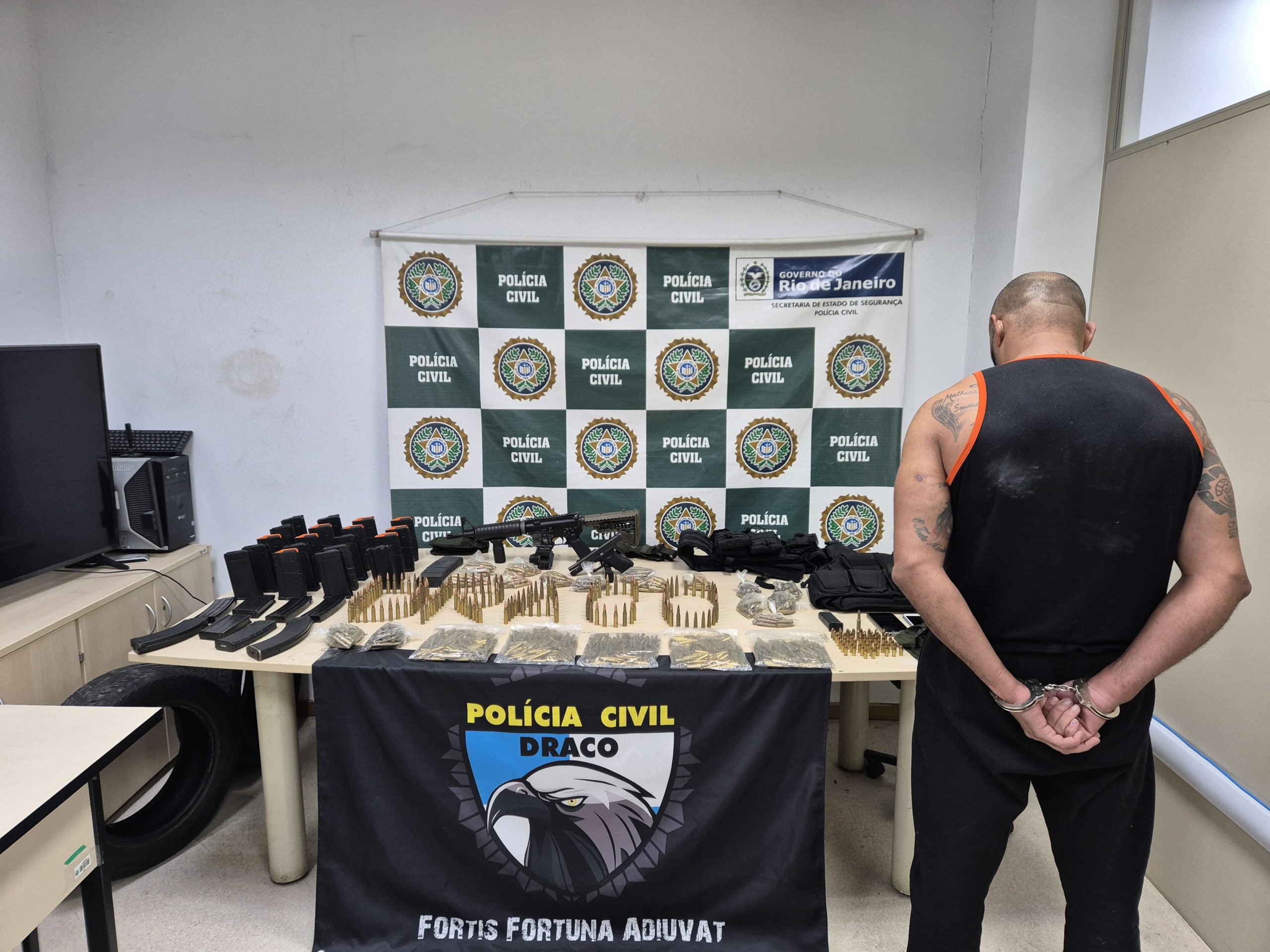 Material foi apreendido em operação, na Baixada Fluminense.