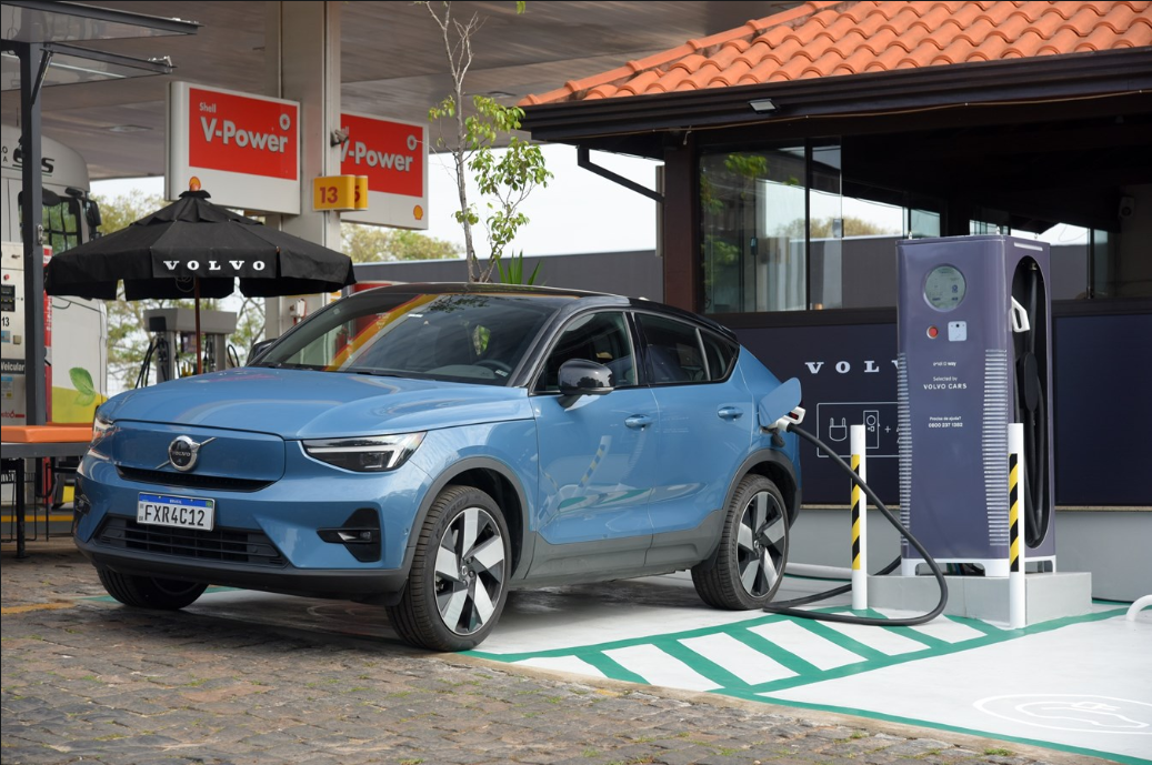 Volvo Car Brasil revoluciona com cobrança de recargas e investimento massivo em eletropostos!