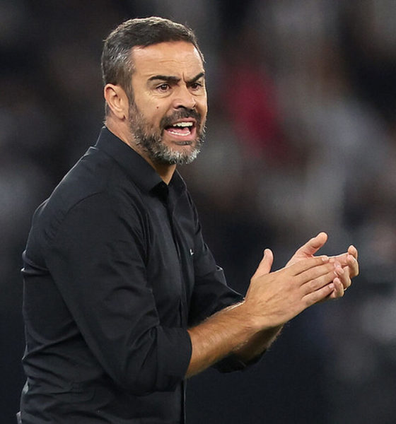 Sem entraves financeiros, Cruzeiro avança por ex-técnico do Botafogo