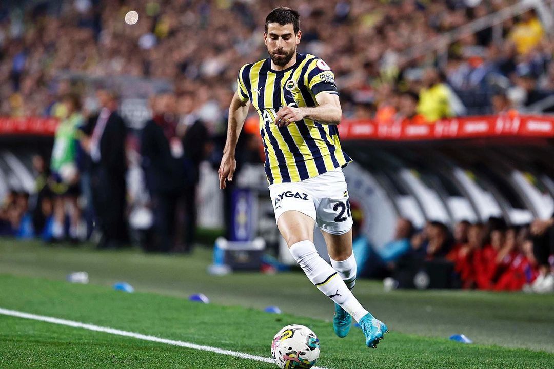 Luan Peres no Fenerbahçe (Foto: Divulgação/Fenerbahçe)