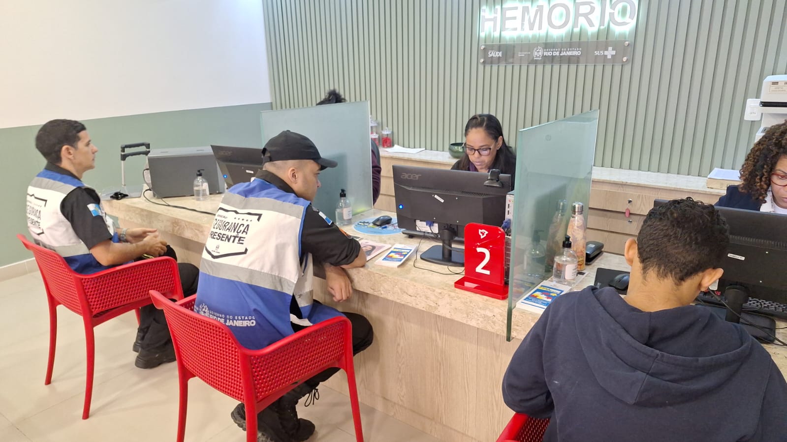 Agentes do Programa Segurança Presente participam de ação solidária no Hemorio