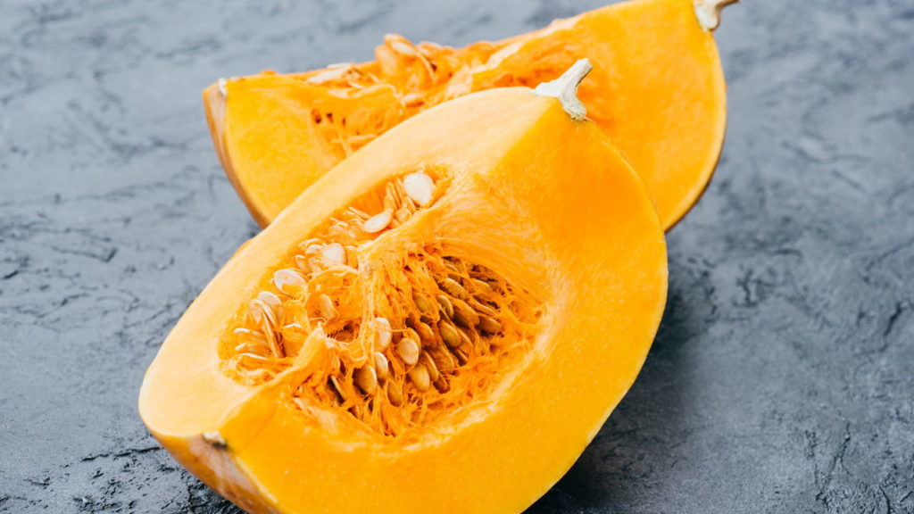Muita gente joga fora essa parte da abóbora sem saber que ela é extremamente nutritiva