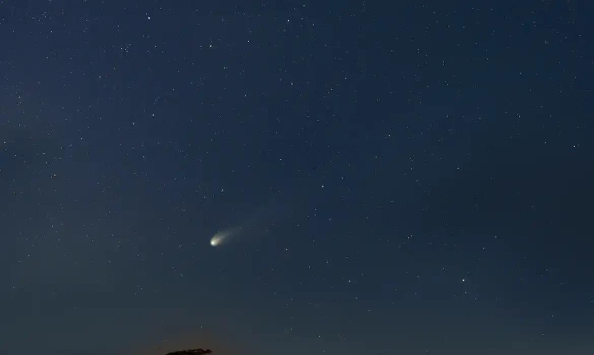 Veja o Cometa do Diabo com seus próprios olhos! O espetáculo do céu que não se repetirá tão cedo