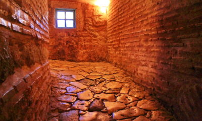 Descoberta arqueológica: Prisão romana em Corinto desvela segredos do passado