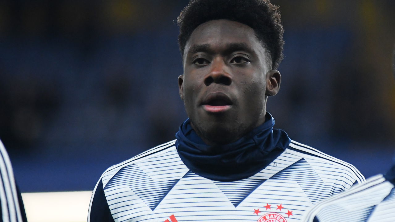 Real Madrid planeja a contratação de Davies com ajuda de jogador brasileiro