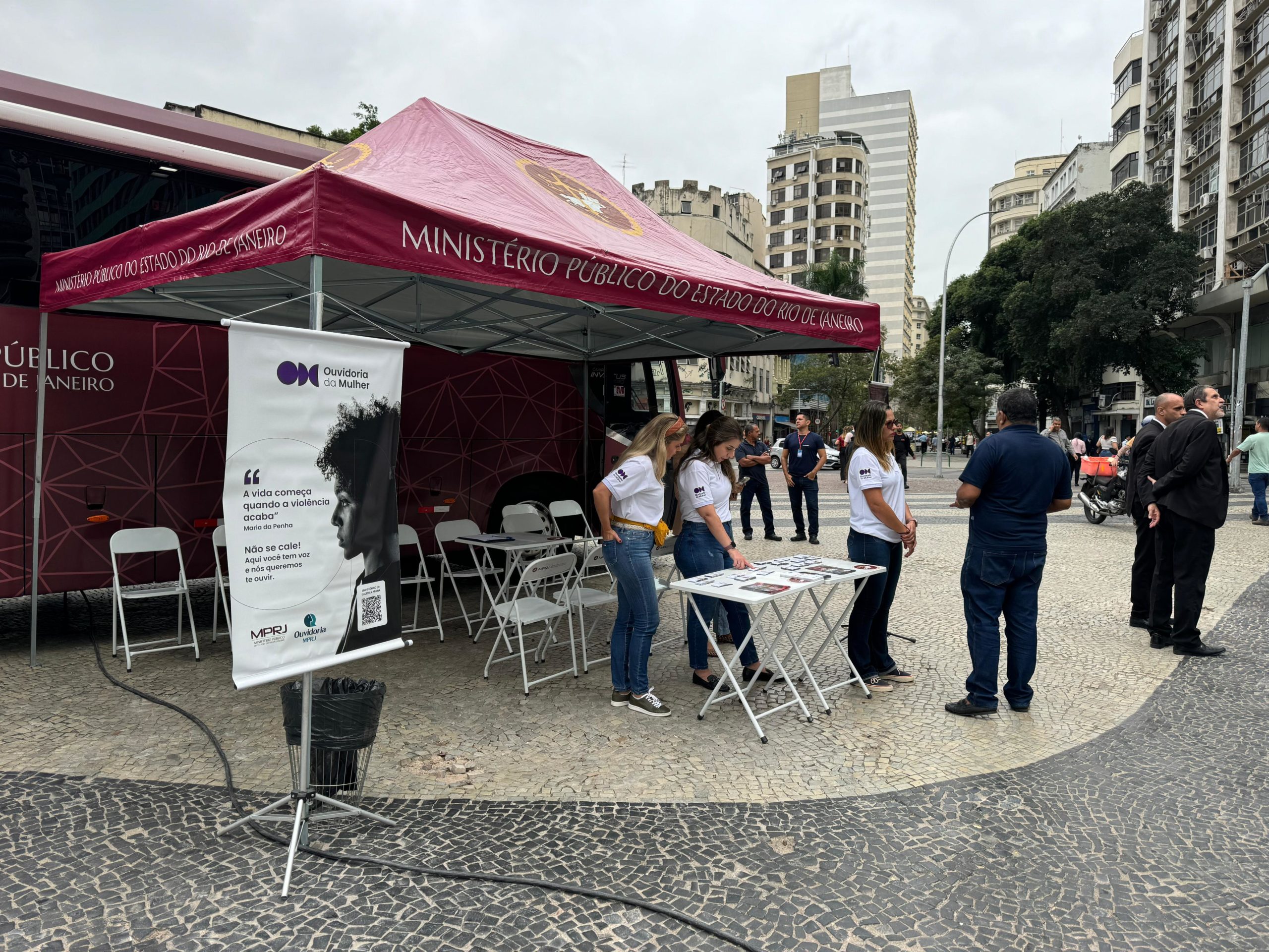 Ministério Público realiza ação de atendimento à mulher na Carioca