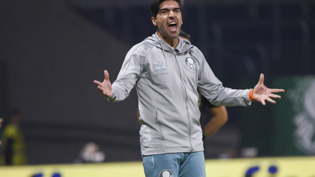 Palmeiras tropeça no Allianz Parque e vê liderança escapar