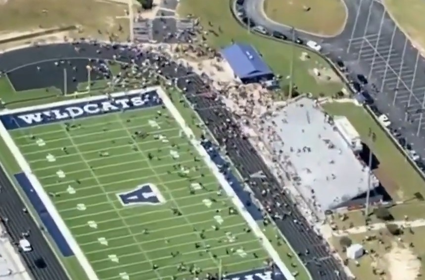 Escola nos EUA é alvo de atirador.