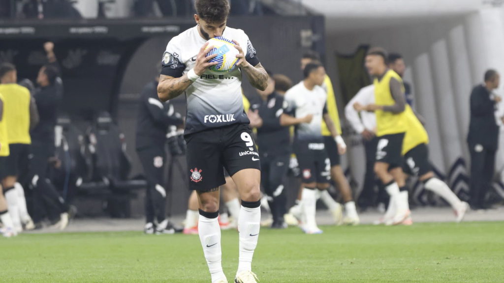 Corinthians recusa fortuna da Roma e segura craque brasileiro