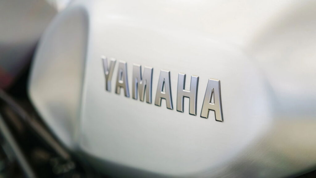 Yamaha surpreende com moto de 250cc por R$22 mil e 40 km/l!