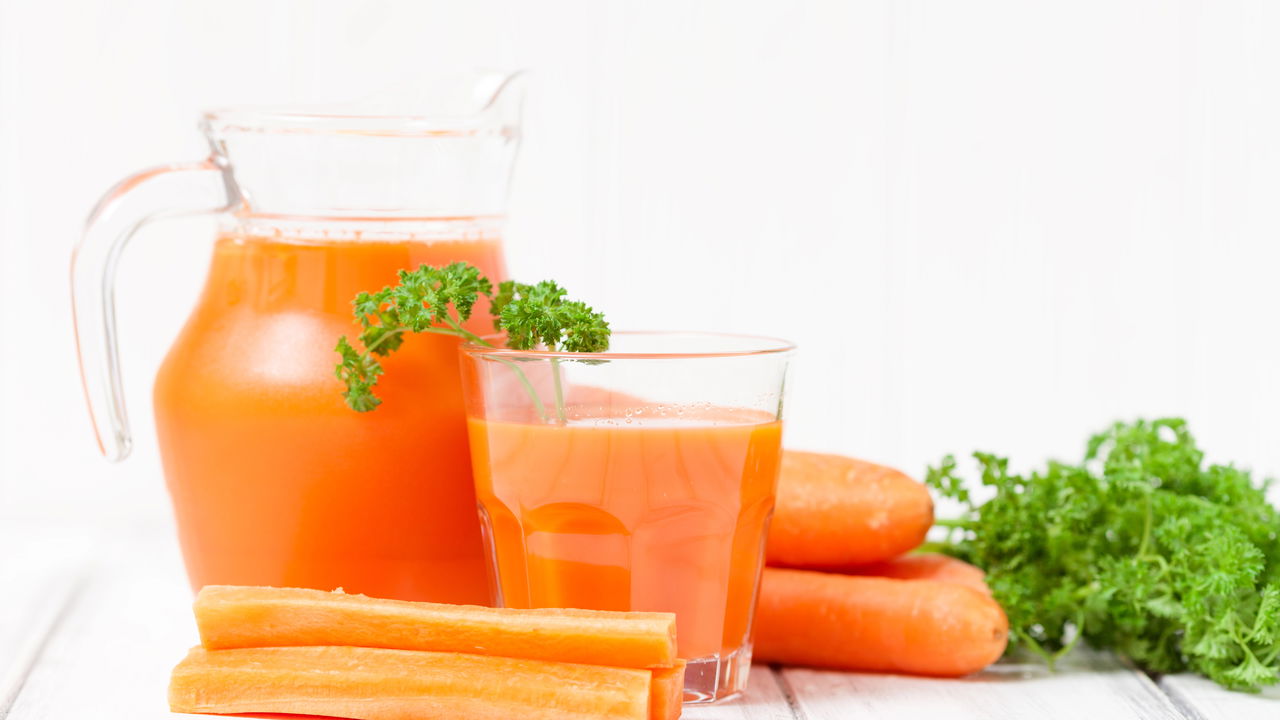 Sua pele radiante! Betacaroteno do suco de cenoura protege contra o sol, diz USP!