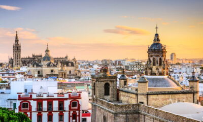 Essa cidade encanta com flamenco, festas tradicionais e monumentos históricos