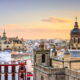 Essa cidade encanta com flamenco, festas tradicionais e monumentos históricos