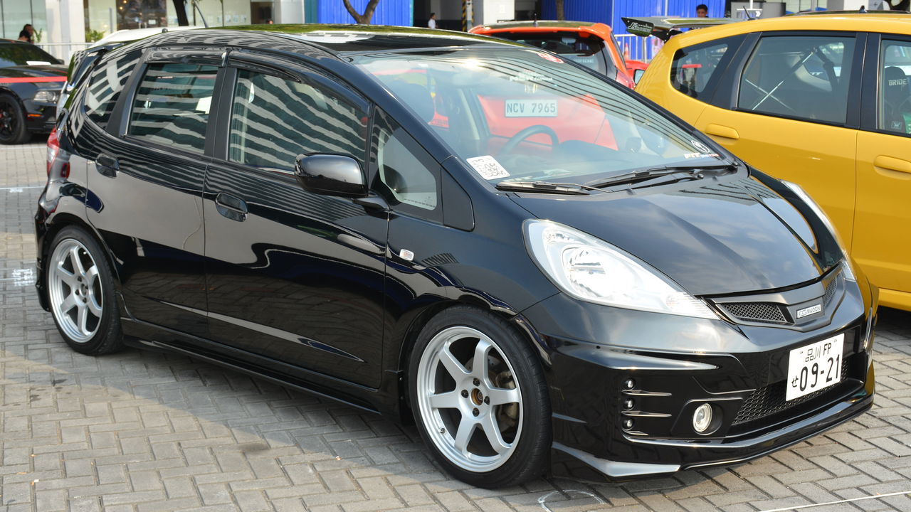 Carros simples que viraram febre por gastar quase nada de combustível