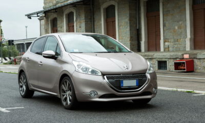 Um carro que une economia conforto e tecnologia avançada