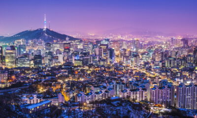 A cidade que surpreende ao unir tradição e paisagens futuristas em cada esquina