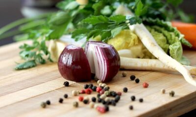 Cebola: na salada ou no tempero, sabor presente em quase todas as mesas