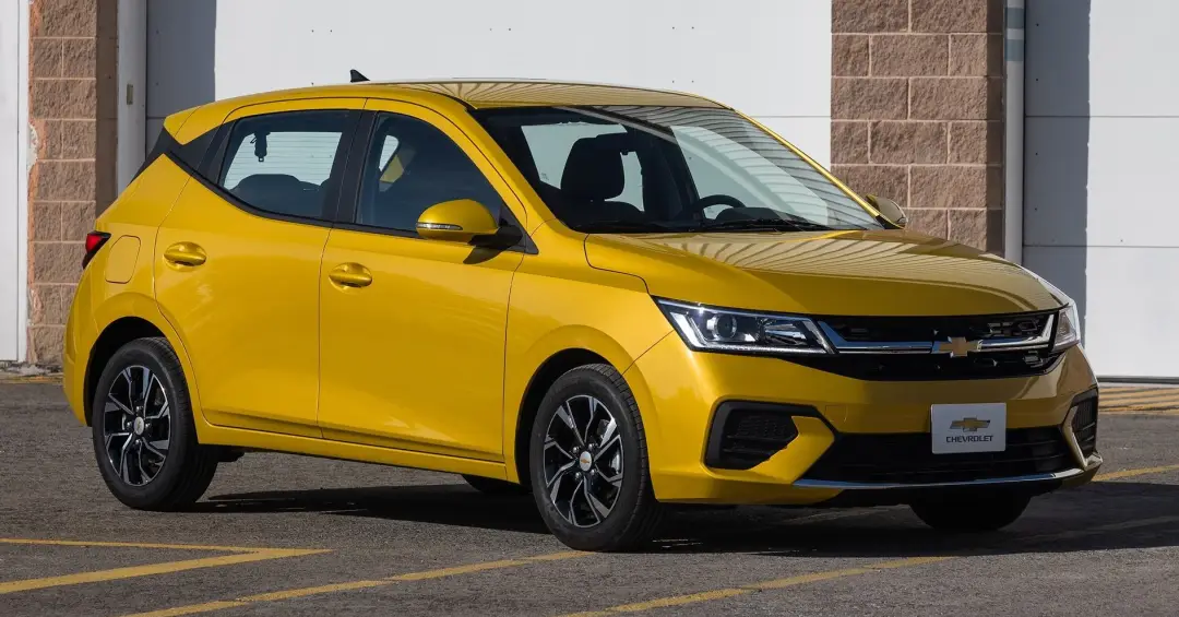 Novo compacto da Chevrolet roda até 17 km por litro e vira destaque