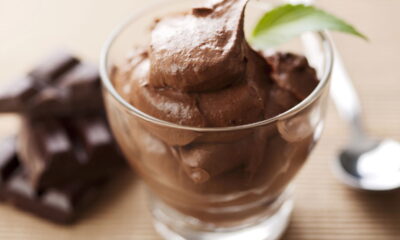 Aprenda como fazer mousse de chocolate perfeito com apenas 5 ingredientes