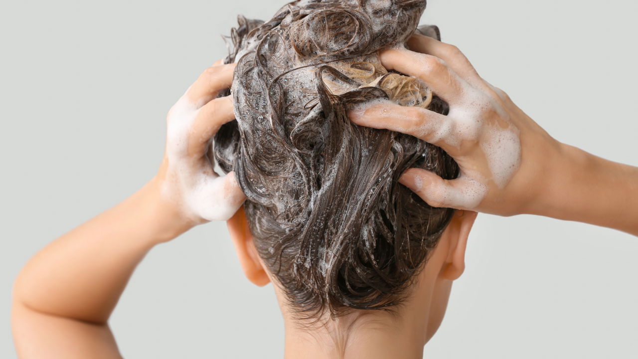 Alerta! 5 shampoos proibidos pela Anvisa