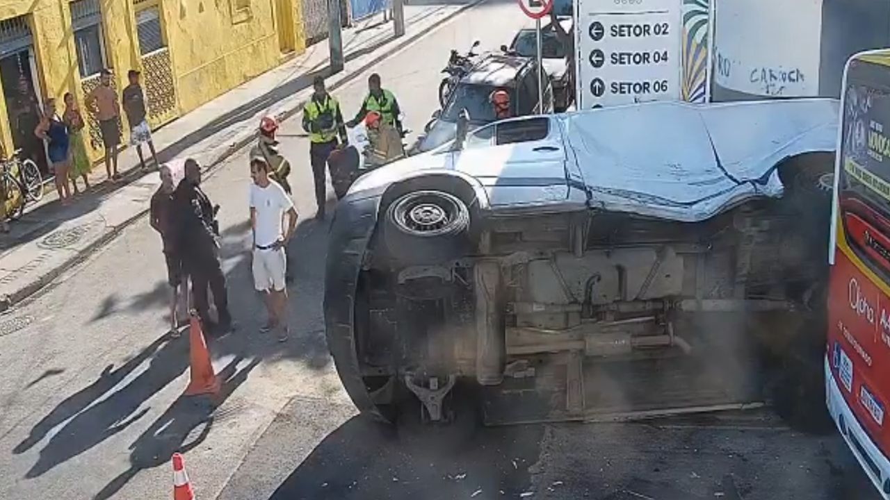 Vídeo: acidente entre ônibus e utilitário congestiona trânsito na Cidade Nova