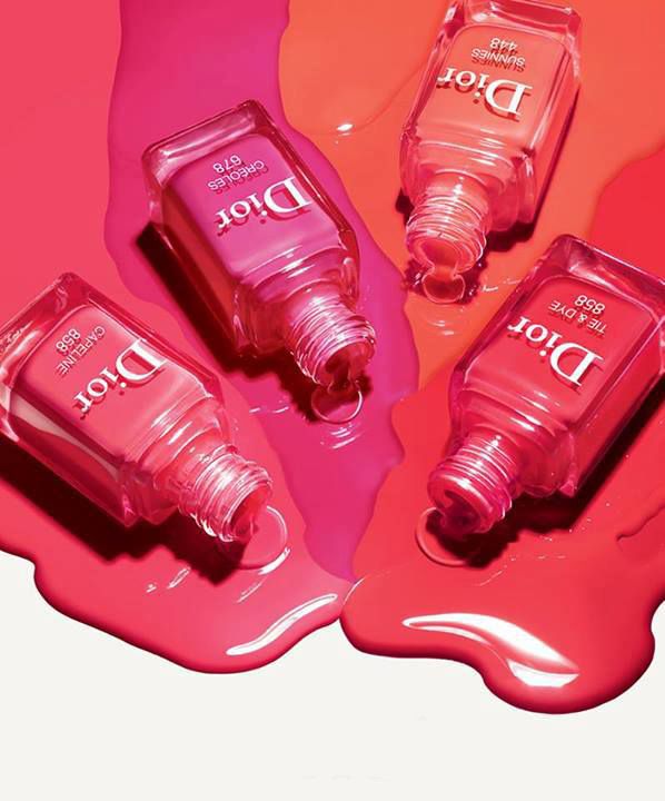 O rosa queridinho da Dior agora tá bombando nas unhas também

