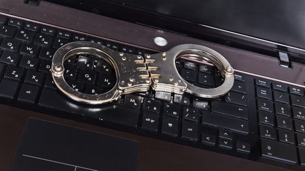 Golpistas no RJ caem! Polícia fecha escritório que atacava aposentados