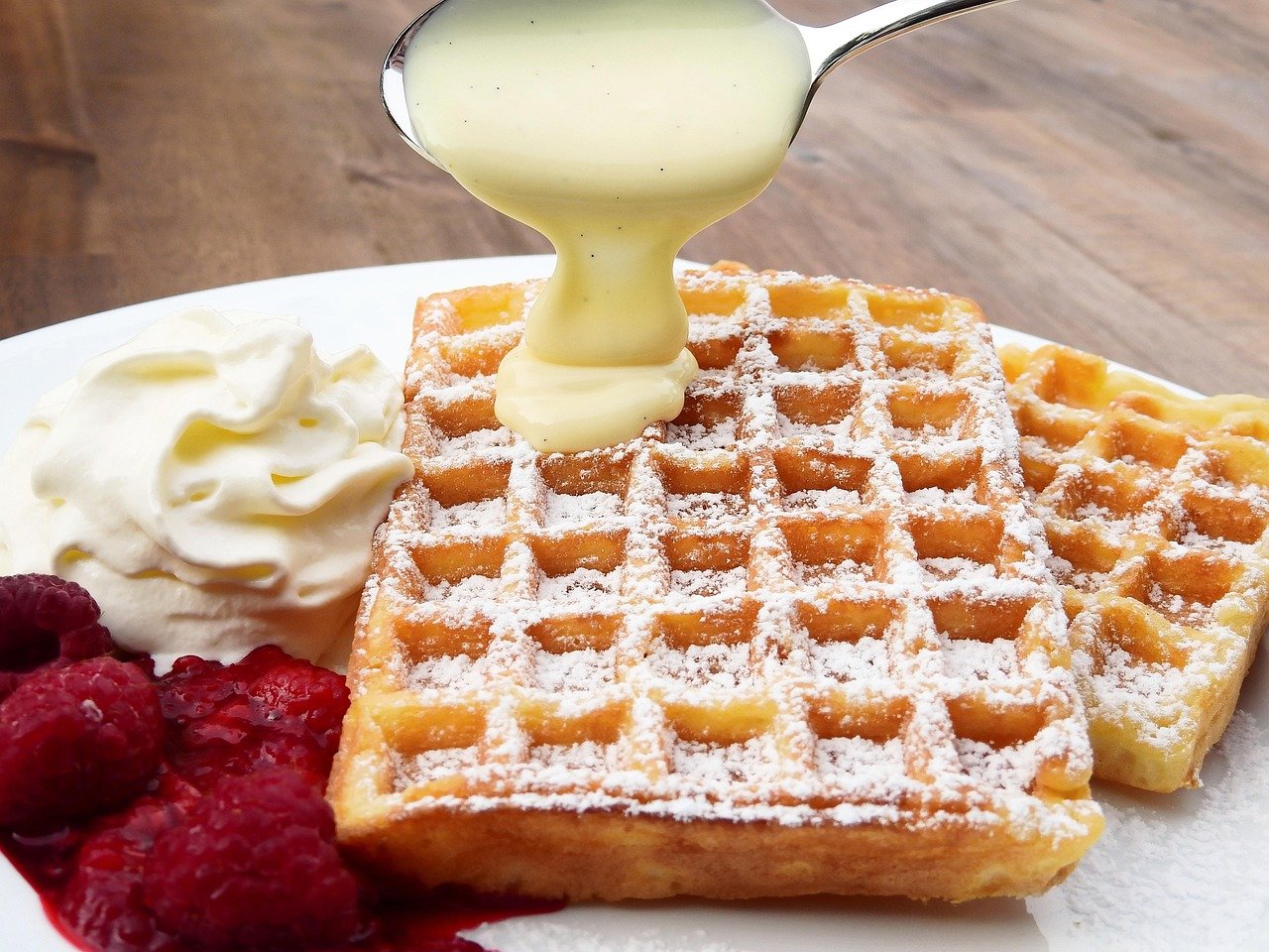 Waffle recheado virou alternativa prática para transformar sobras em lanches crocantes