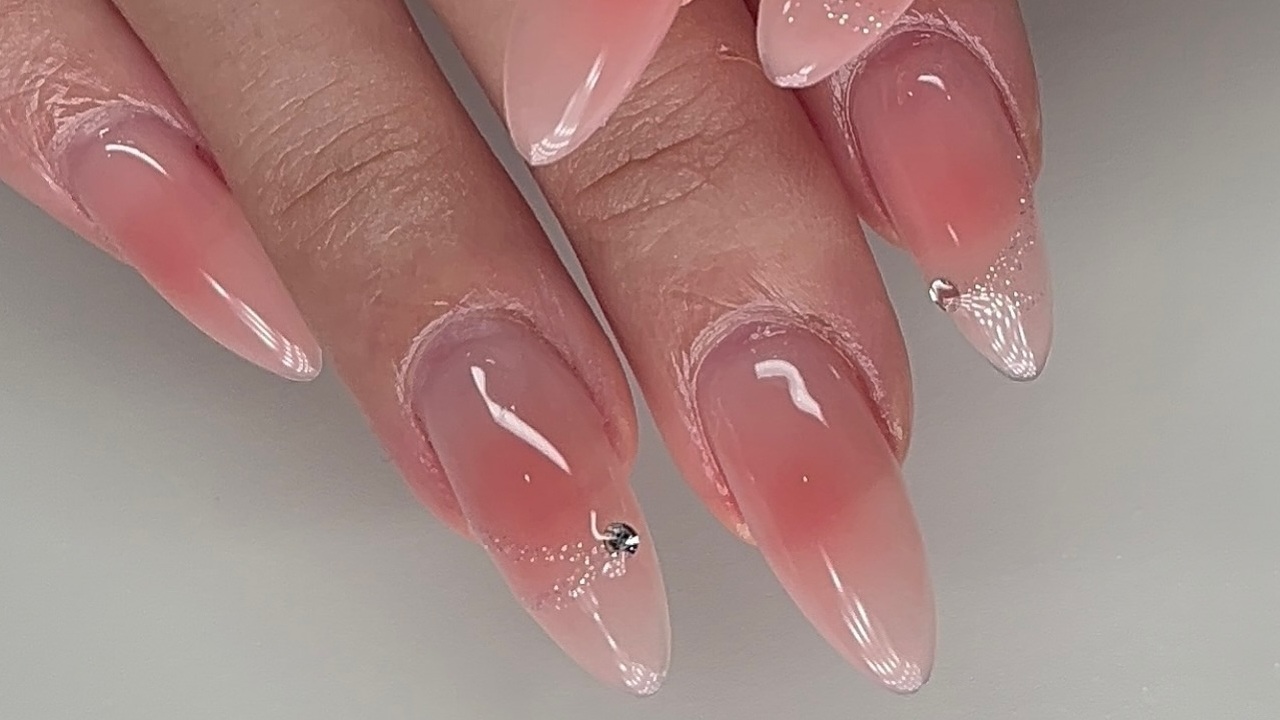 A técnica coreana que deixou as unhas irresistíveis vira febre!