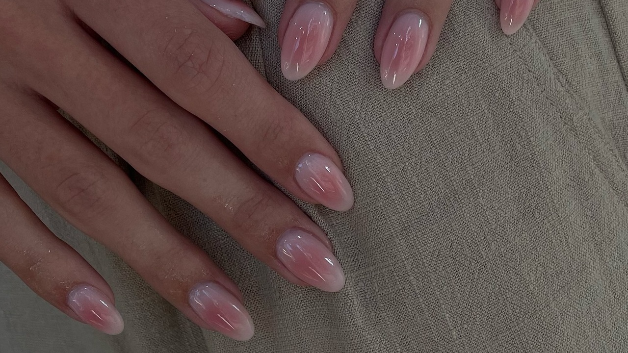 Blush nails viram febre e você vai querer testar hoje mesmo