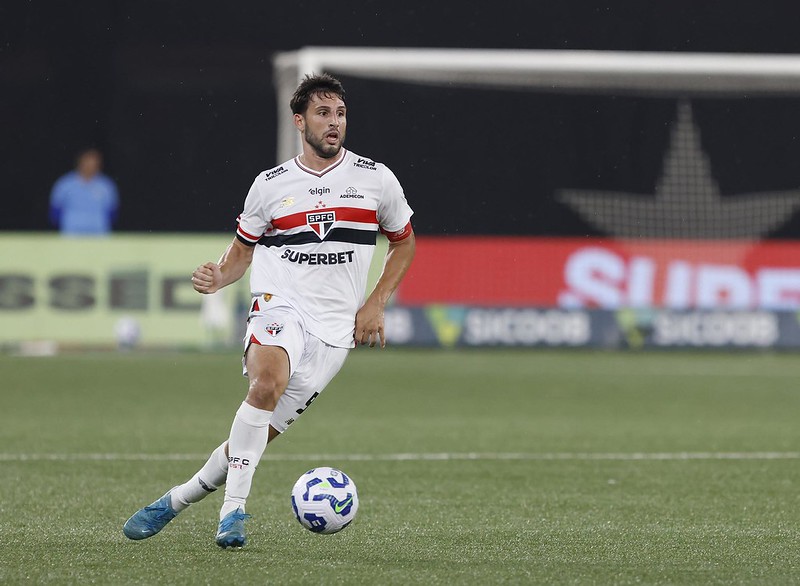 São Paulo confirma rompimento do ligamento de Calleri, que pode ficar nove meses fora dos gramados