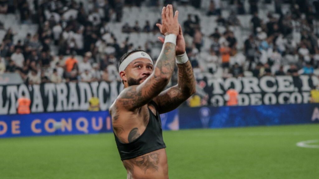 Memphis Depay quase fechou com rival do Corinthians