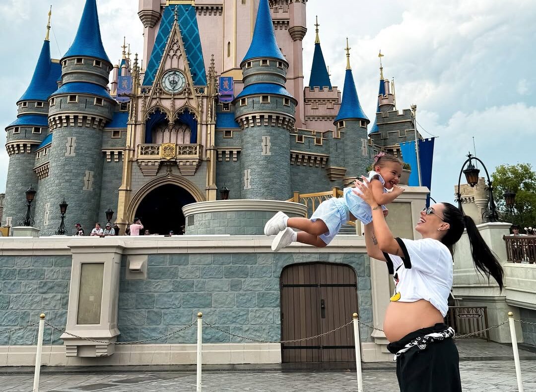 Bruna Biancardi viaja grávida e mostra momentos inéditos na Disney