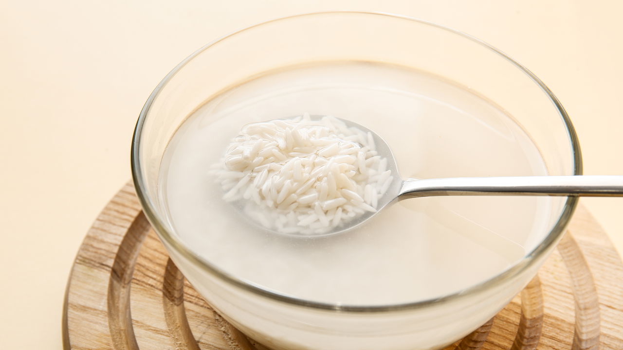 Água de arroz pode ser tudo que sua pele precisa