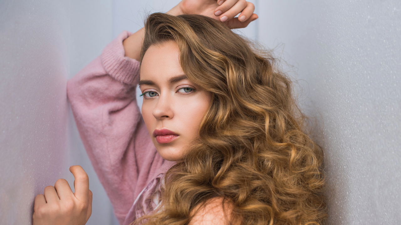 A técnica de fitagem que toda cacheada precisa dominar