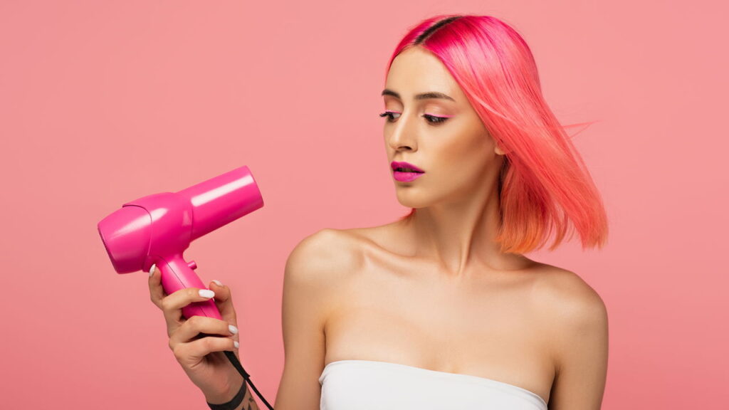 5 cuidados que salvam cabelos tingidos do ressecamento