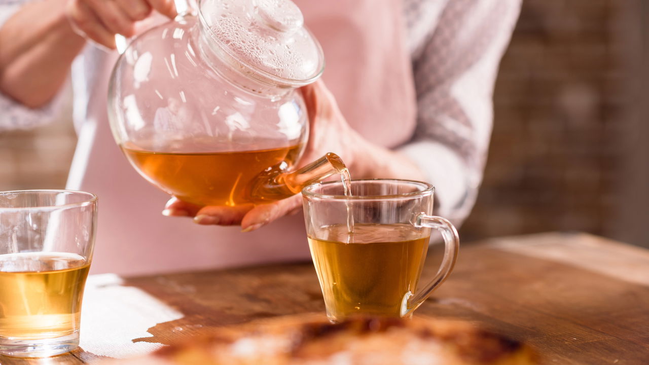 Chá incrível elimina inchaço e regula a pressão arterial!