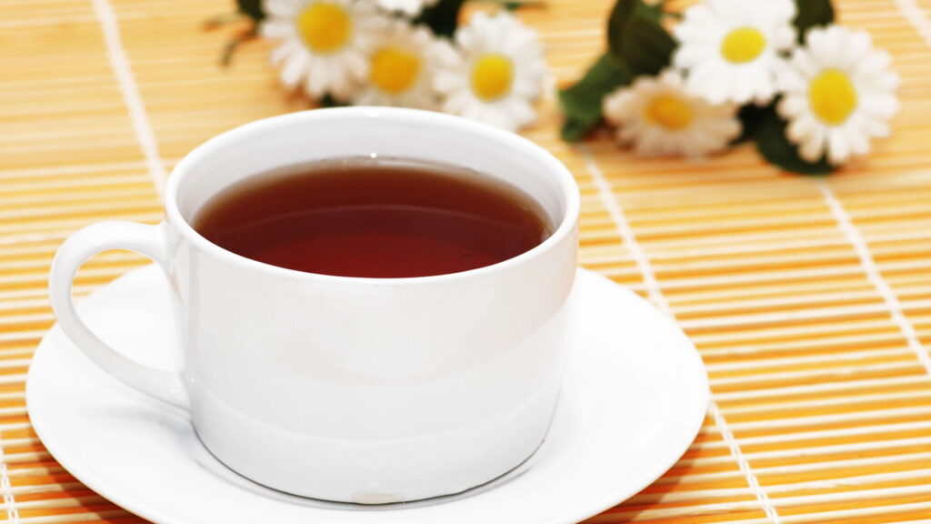 Alívio natural! Saiba como o chá de camomila pode ajudar!