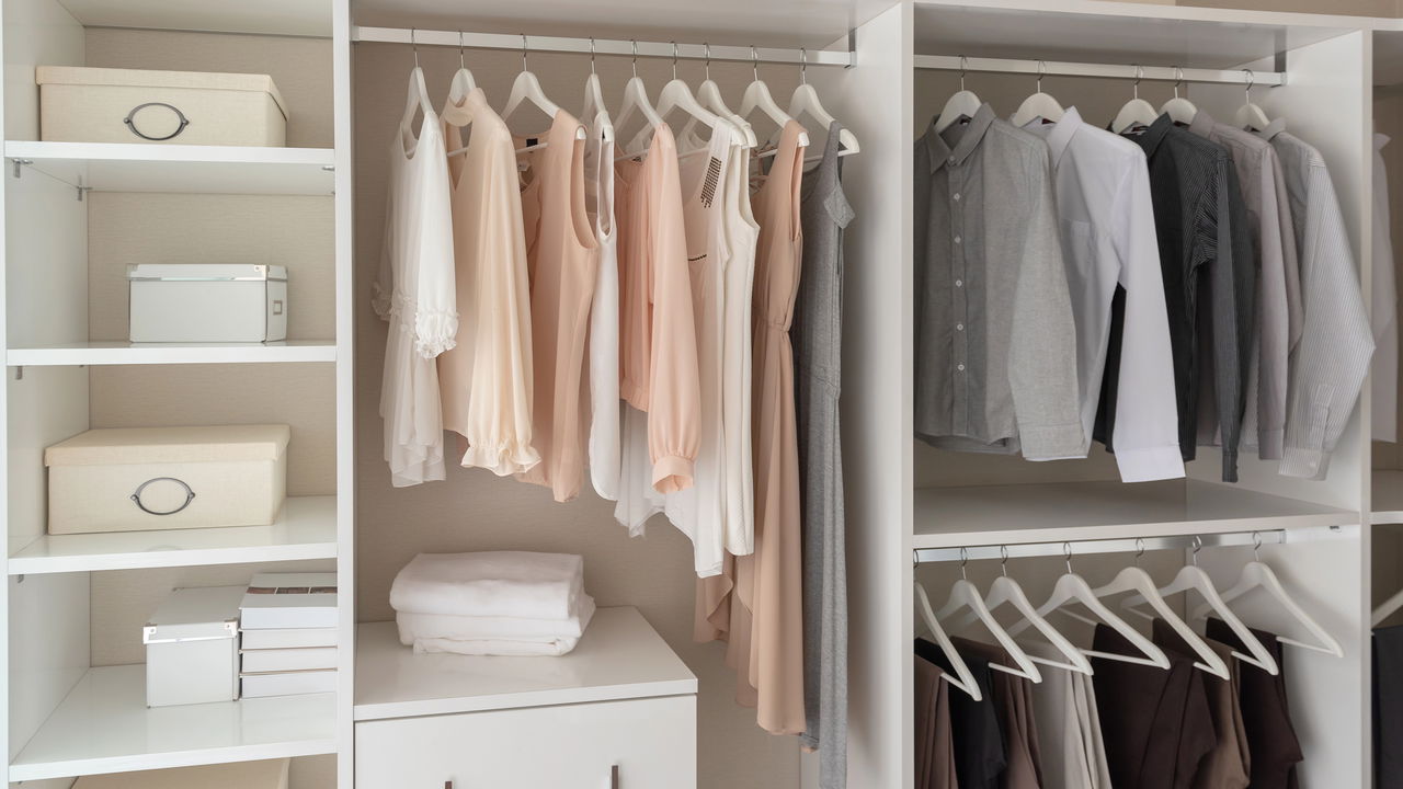 Como organizar closet pequeno com estilo e eficiência